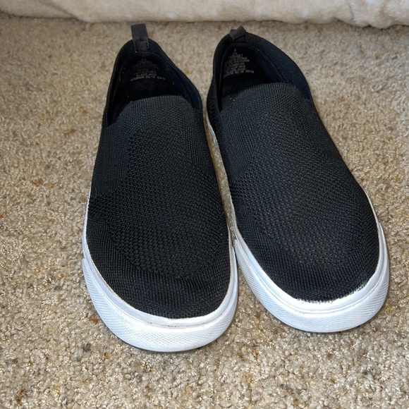 Old Navy - boys jet black and white slip on sneakers - Picture 3 of 6